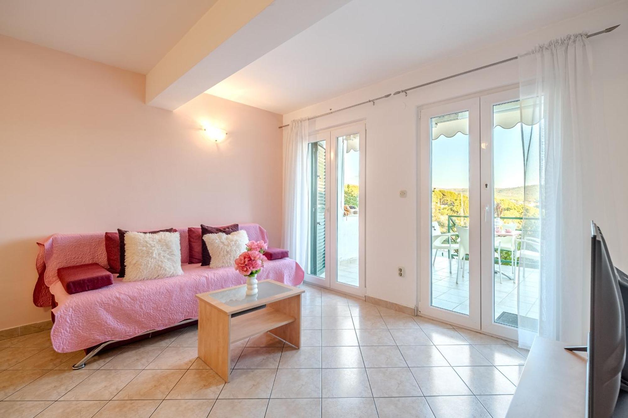 Apartment Milna - With Swimming Pool & Amazing Seaviews, Above Bijaka Beach Exterior photo