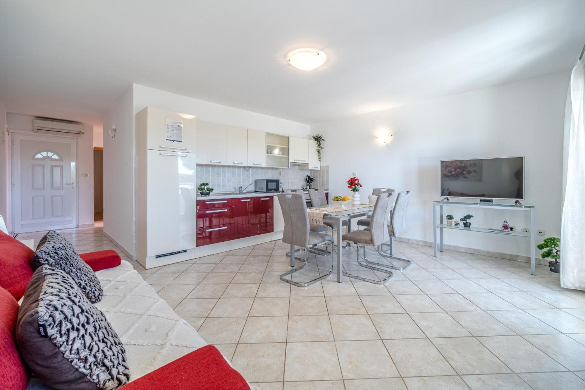 Apartment Milna - With Swimming Pool & Amazing Seaviews, Above Bijaka Beach Exterior photo