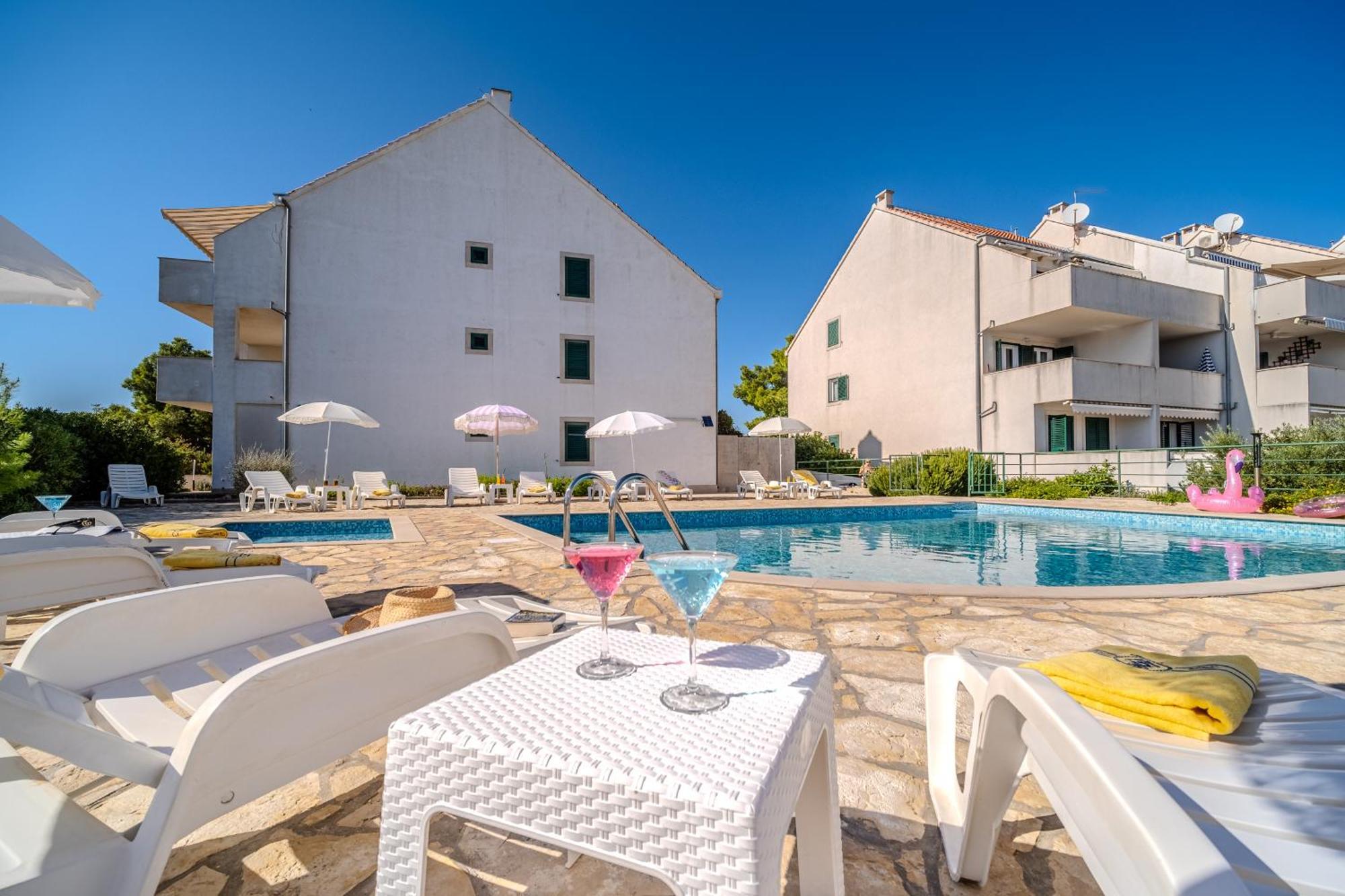 Apartment Milna - With Swimming Pool & Amazing Seaviews, Above Bijaka Beach Exterior photo